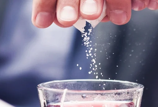 Insightful analysis on the benefits and drawbacks of zero-calorie sweeteners for weight loss.