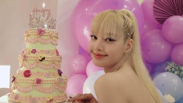 lisa-blackpink-pulang-kampung-merayakan-ulang-tahun