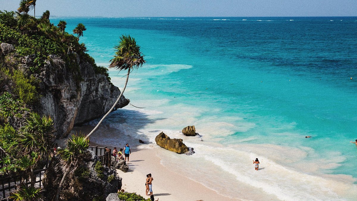 Palm-lined Playa Paraíso beach with sunbathers enjoying the sun