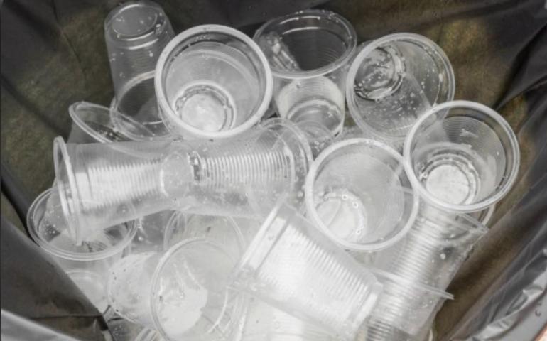 Gelas plastik