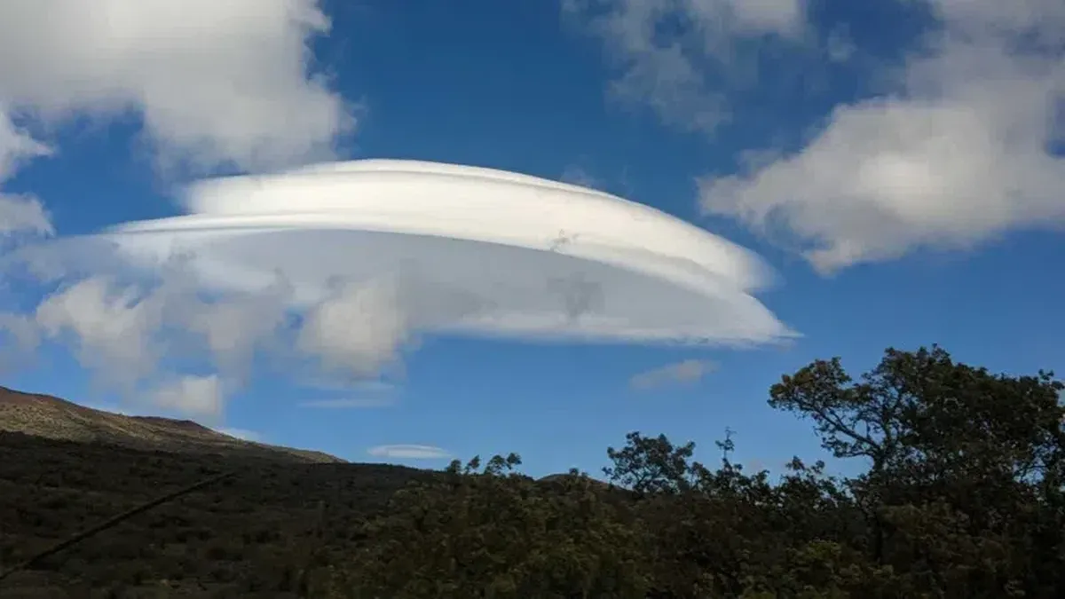 Peluang Edukasi dari Fenomena Awan Lenticular