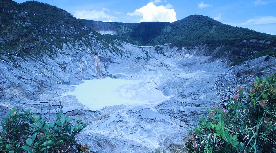 Tangkuban Perahu: Where Mythology Meets Natural Beauty 2024