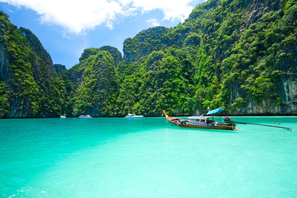 Sunset at Koh Hong lagoon with calm waters in Krabi 