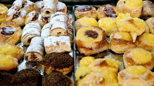Facturas Pastry Manis