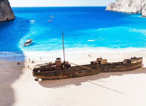Pantai Navagio: Keindahan Surga Tersembunyi