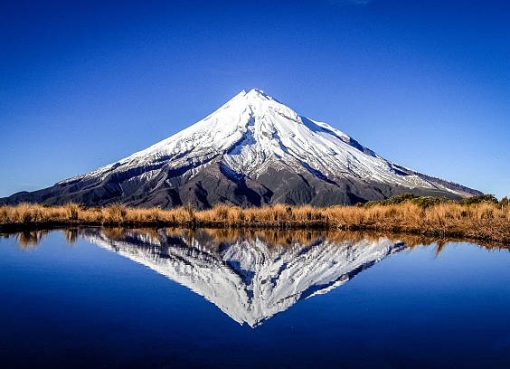 Gunung Taranaki: Keindahan Alami yang Wajib Kamu Kunjungi di Selandia Baru