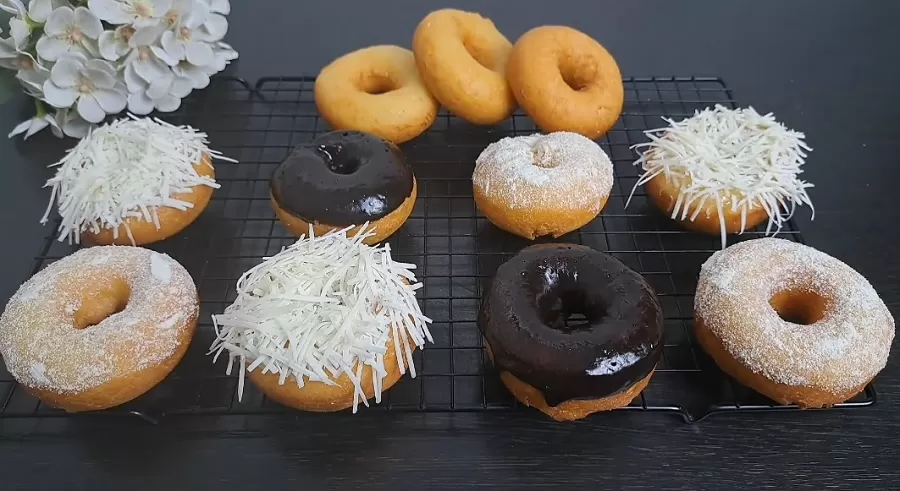 Donat Pinkan Mambo