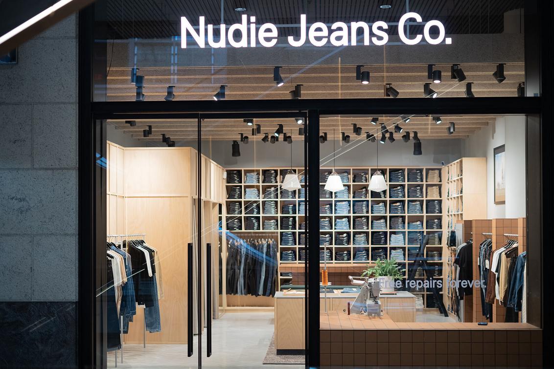 Nudie Jeans: Cara Gue Temuin Celana Denim Paling Awet & Nyaman