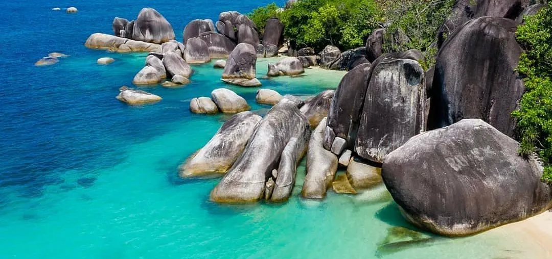 Pantai Tanjung Kelayang: Surga Tropis di Belitung