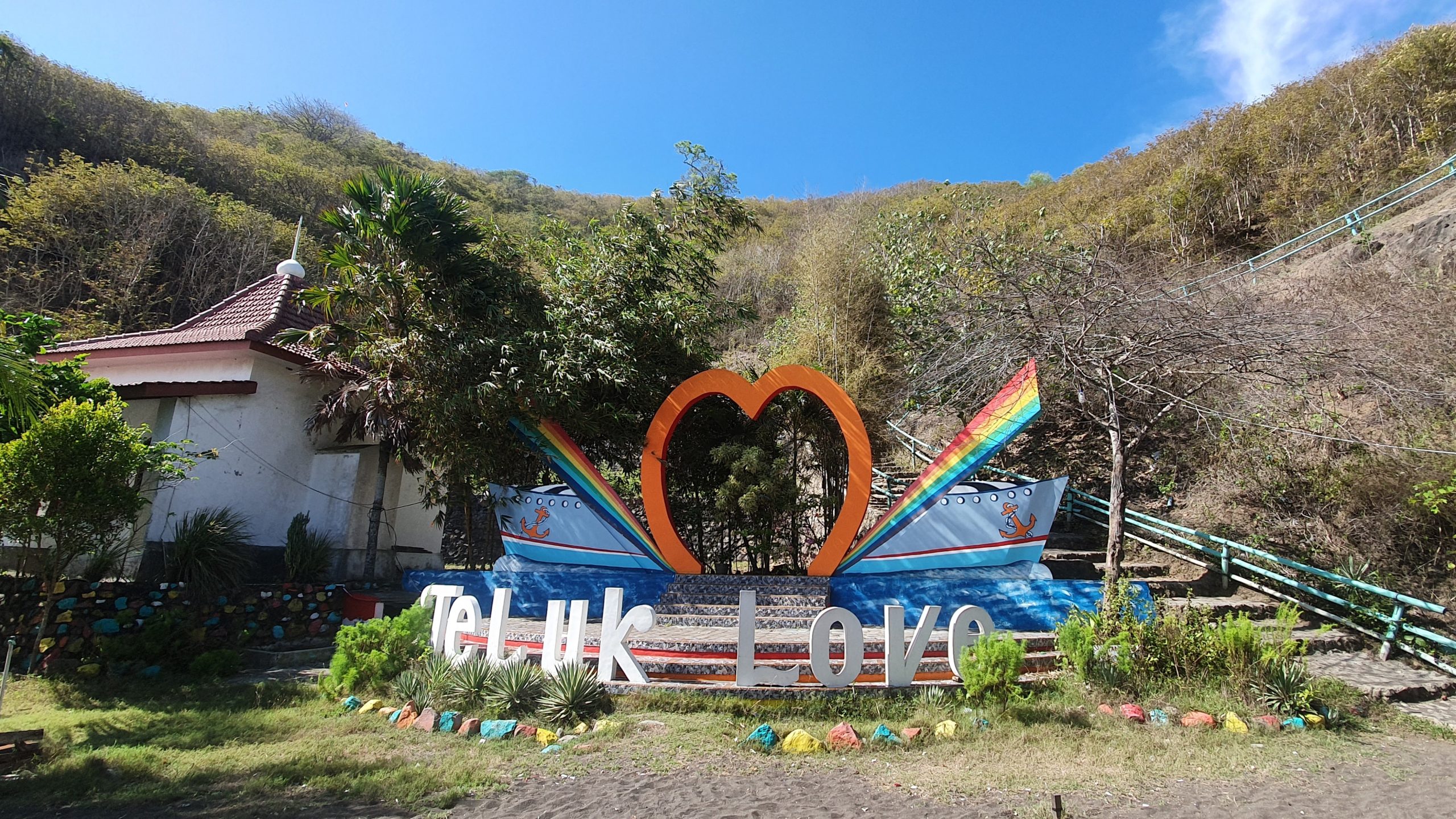 Teluk Love di Banyuwangi: Keindahan Alam dan Romantisme yang Memikat