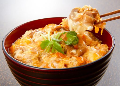 Donburi Jepang: Semangkuk Nasi yang Menyatukan Rasa, Budaya, dan Kehangatan