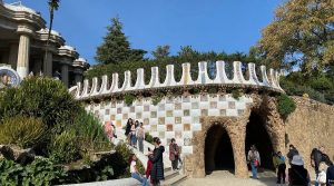 Taman Guell: Karya Agung Antoni Gaudí yang Memukau Dunia