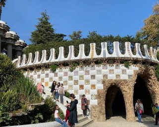 Taman Guell: Karya Agung Antoni Gaudí yang Memukau Dunia