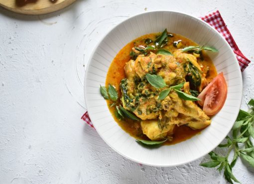 Ayam Woku Kemangi: Sensasi Pedas dan Harum dari Tanah Manado