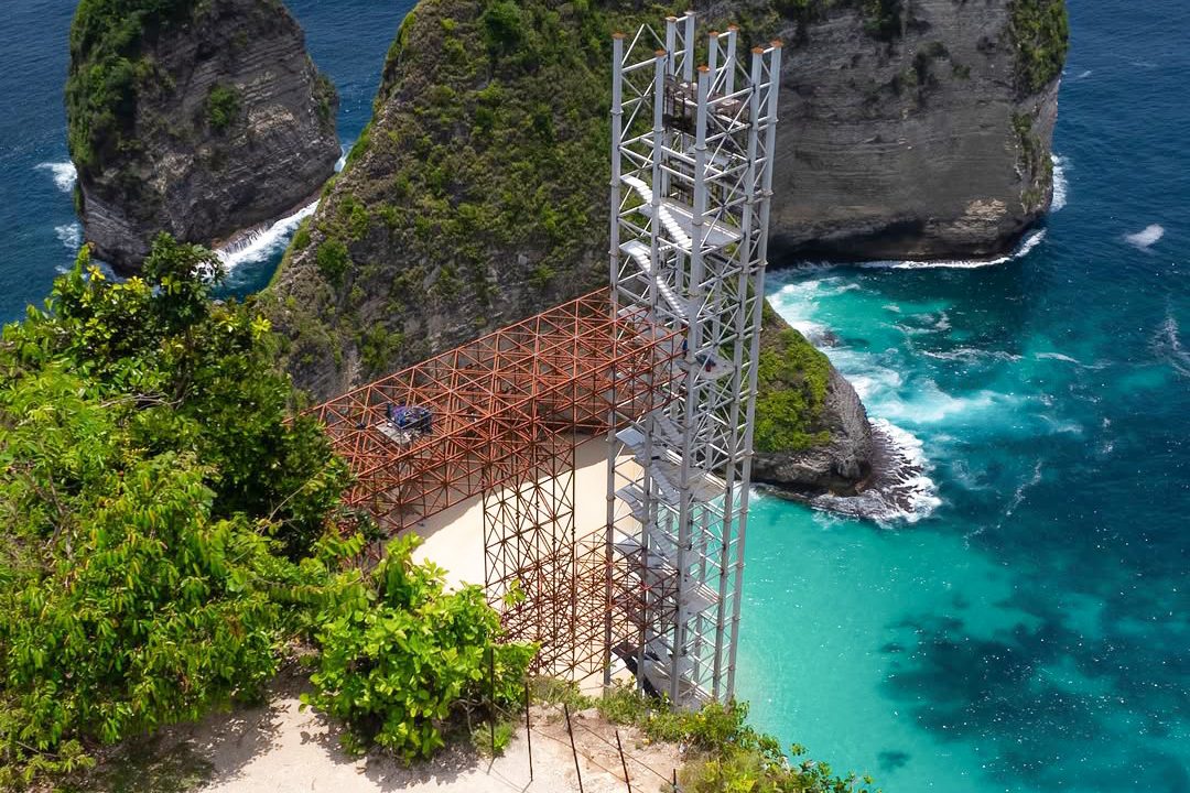 Lift Kaca Nusa Penida