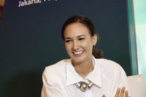 Nadine Chandrawinata: Ikon Kecantikan Natural dan Pelestarian Lingkungan Indonesia