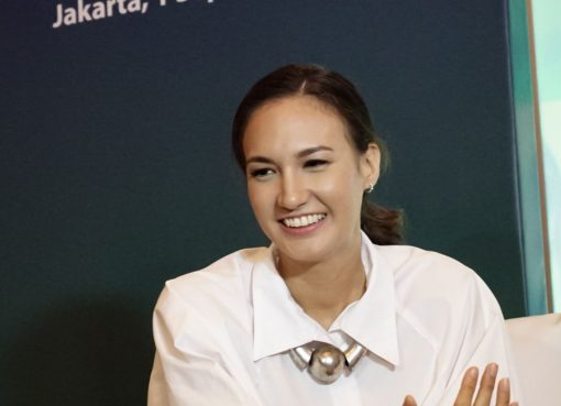 Nadine Chandrawinata: Ikon Kecantikan Natural dan Pelestarian Lingkungan Indonesia