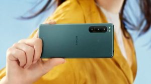 Sony Xperia 5: Flagship di Saku—Kecil dan Perkasa Melawan Tren Ponsel Jumbo