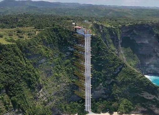 Lift Kaca Nusa Penida: Sensasi Melayang di Atas Tebing yang Bikin Deg-degan Tapi Ketagihan
