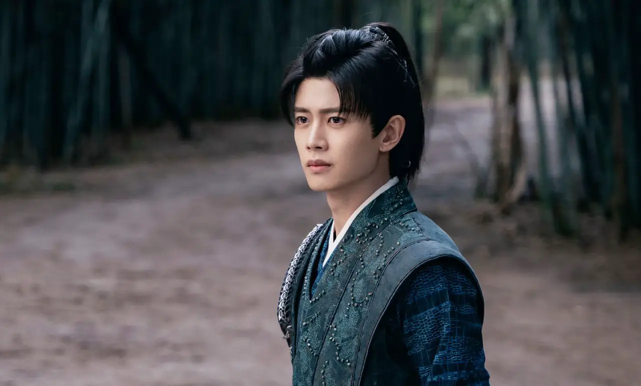 Latar Belakang Ren Jialun