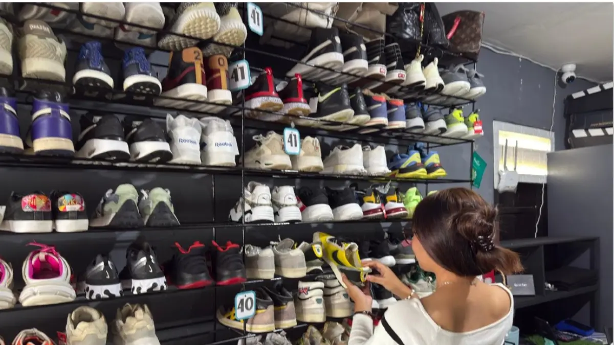 Bisnis thrifting sepatu