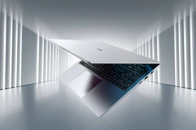 Laptop Tecno Megabook