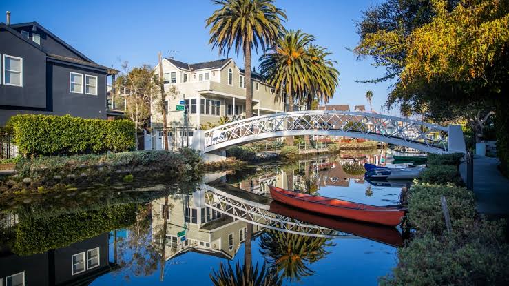 Venice Beach, Surga Tepi Laut yang Menghadirkan Kebebasan, Seni, dan Pesona Tak Terlupakan